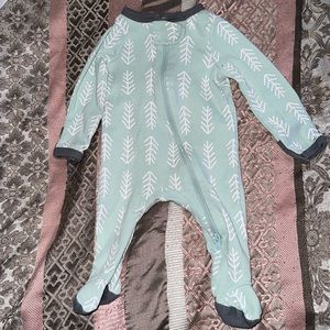 Baby clothing item
